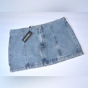 NWT‎ Pretty Little Thing light wash denim mini skirt Sz 6 Petite
